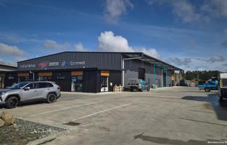 Modern Functional Space: Warehouse & Office