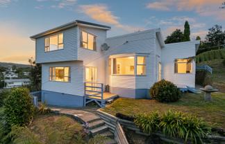 15 Romney Square, Tawa