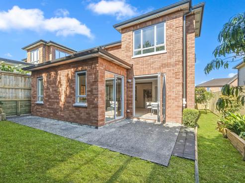 57 Fields Parade, Oteha