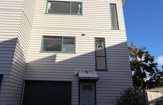 17/1 Briar Way, New Lynn