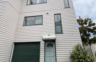 17/1 Briar Way , New Lynn