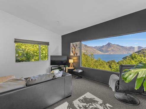 14B Mckerrow Place, Fernhill/Sunshine Bay