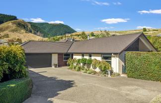 12 Sanctuary Drive, Stoke