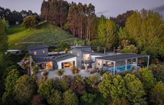 671 No 3 Line, Okoia