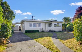 15 Keats Crescent, Stoke