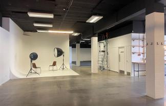 Functional high-spec showroom