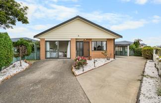 9 Harvard Court, Melville