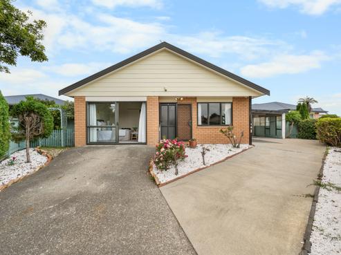 9 Harvard Court, Melville