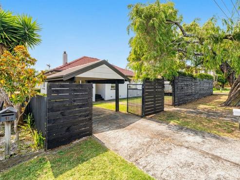 1/9 Corrella Road, Belmont