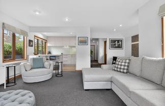 2/130 Muritai Road, Eastbourne