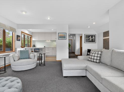 2/130 Muritai Road, Eastbourne