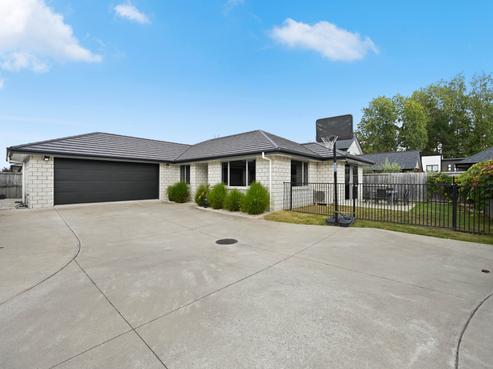 16 Sexton Road, Huntington