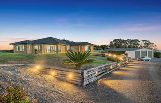 223 Pinnacle Hill Road, Bombay