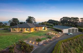 223 Pinnacle Hill Road, Bombay