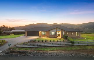 223 Pinnacle Hill Road, Bombay