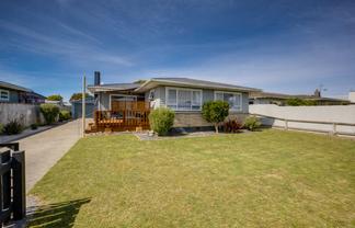 69 Clarence Cox Crescent, Pirimai