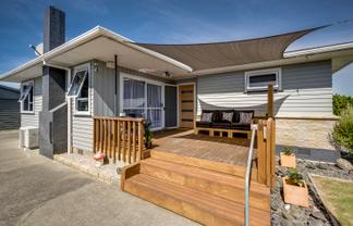 69 Clarence Cox Crescent, Pirimai