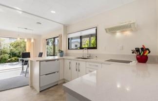 2/102 Manhattan Heights, Glendene