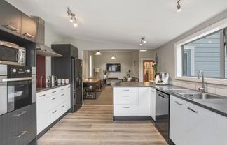 2 Baker Street, Caversham