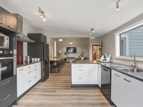 2 Baker Street, Caversham