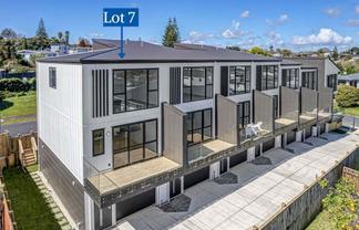 7/27 Carole Crescent, Pakuranga