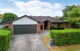 10 Wiltshire Drive, Huntington