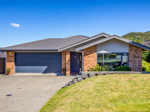 5 Colin Guppy Crescent, Riverstone Terraces