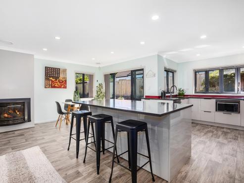 5 Colin Guppy Crescent, Riverstone Terraces