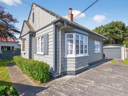 34 Riddlers Crescent, Petone