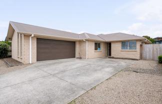 13 Landmark Court, Huntington