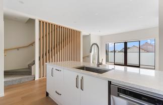 4/21 Erima Avenue, Point England