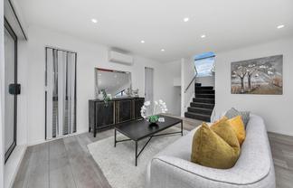 31D Waddell Avenue, Point England