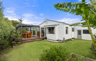 21C Lorenzen Bay Road, Raglan