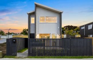 6 Taiheru Road, Karaka