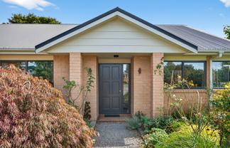 1a Daffodil Grove, Carterton