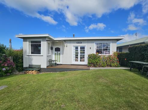8 Matai Street, Kaka Point