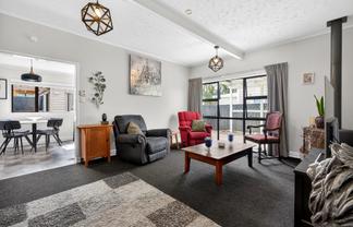 975 Fergusson Drive, Ebdentown