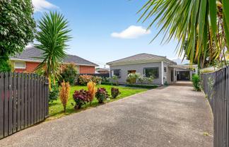 975 Fergusson Drive, Ebdentown