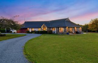 27 Pohutukawa Drive, Levin