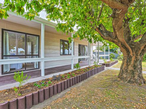 1104 Francis Hicks Avenue, Raureka