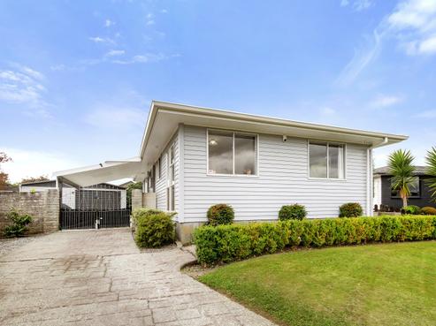 18 Omaha Grove, Totara Park