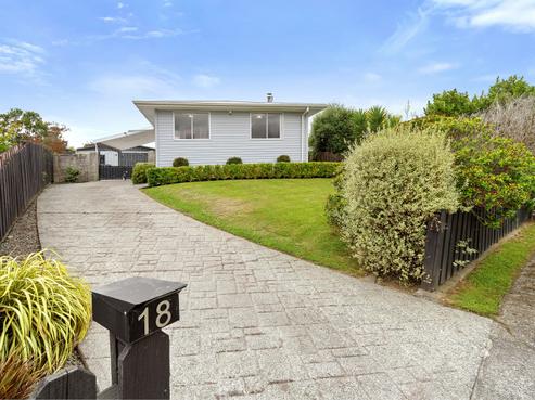 18 Omaha Grove, Totara Park