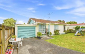 8 Cascade Crescent, Westbrook