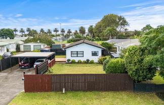 1/108 Gloucester Road, Manurewa