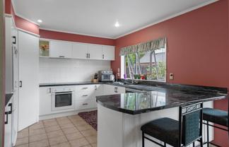 A/325 Royal Road, Massey