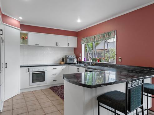 325A Royal Road, Massey