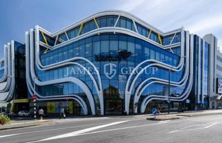 FUNCTIONAL BROADWAY OFFICE WITH COURTYARD