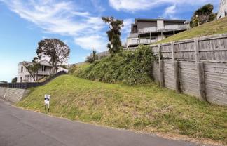 2A Carson Street, Mornington