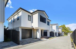 2 & 3/142 Great South Road, Manurewa