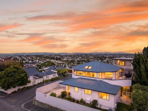 7 Enfield Road, Napier Hill